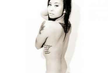 tanara fara picioare