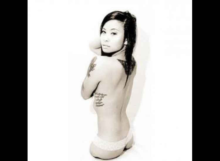 tanara fara picioare