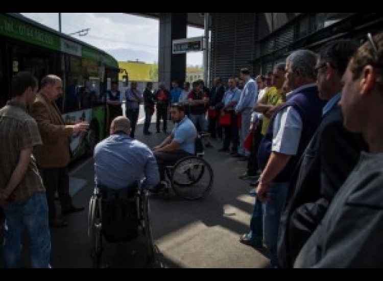 soferi instruiti sa ajute pesoane cu dizabilitati